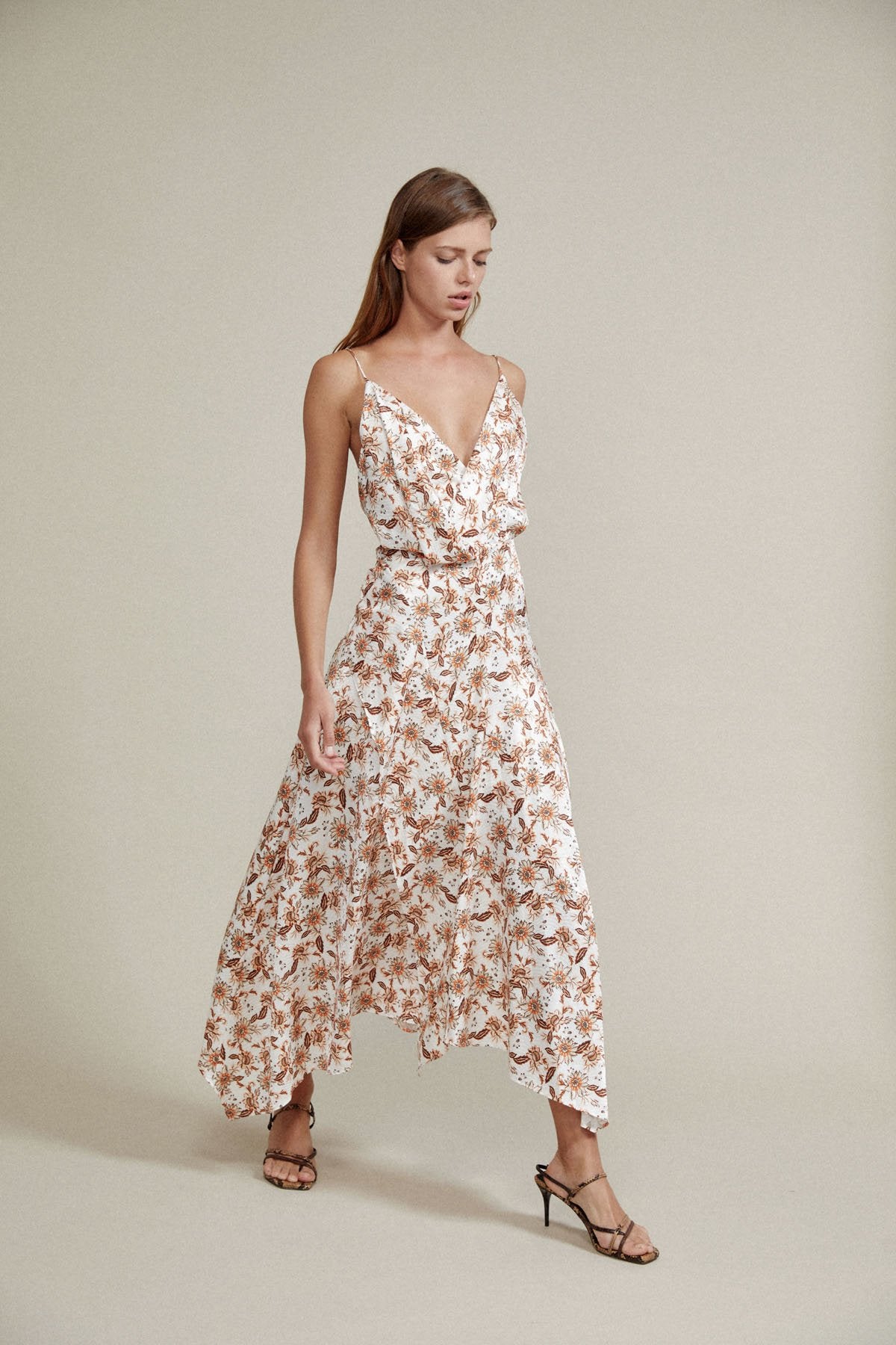 Vales Dress - Ivory Wallpaper